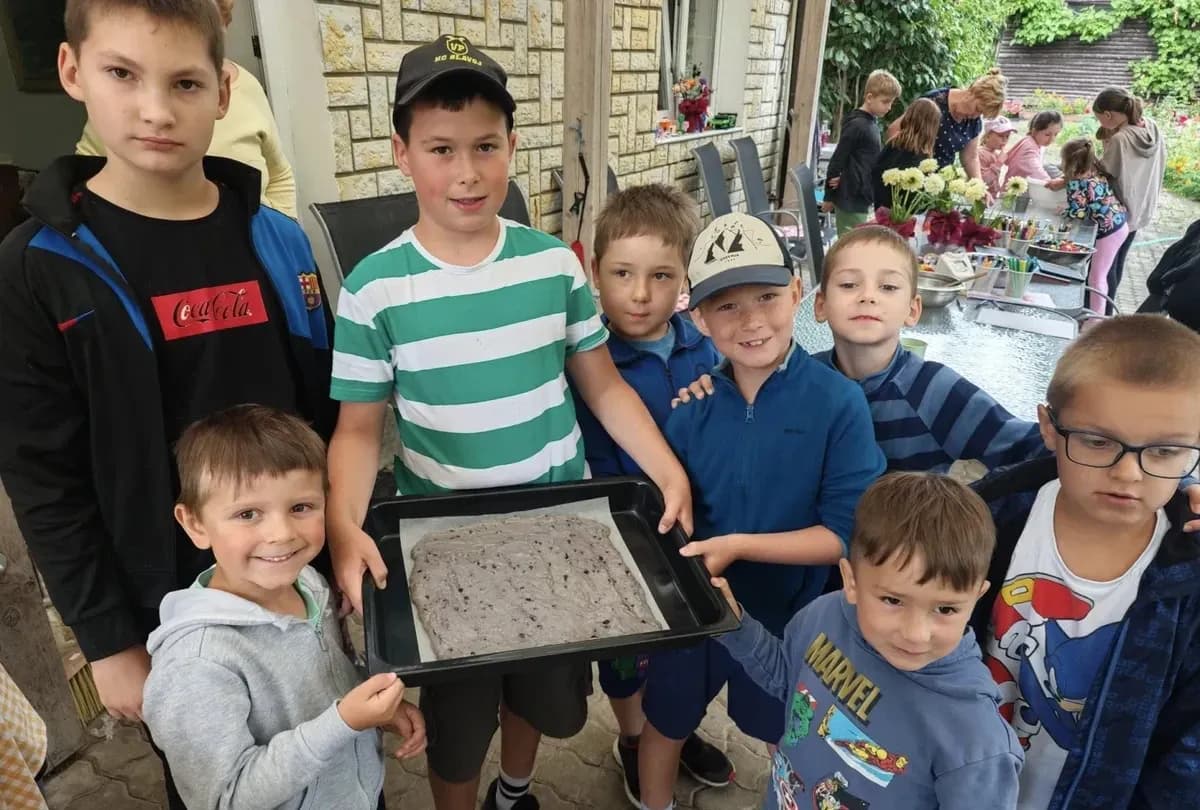 Děti na táboře Malý farmář s pekáčem